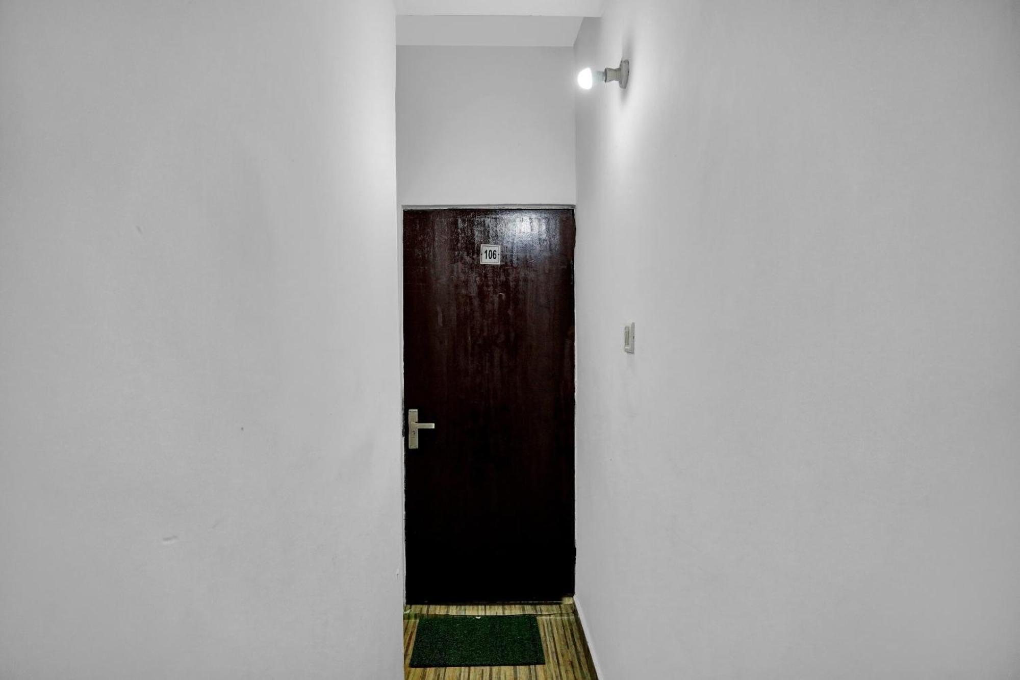 Hotel Collection O Jps Near Pvr Vikaspuri Delhi Exteriér fotografie